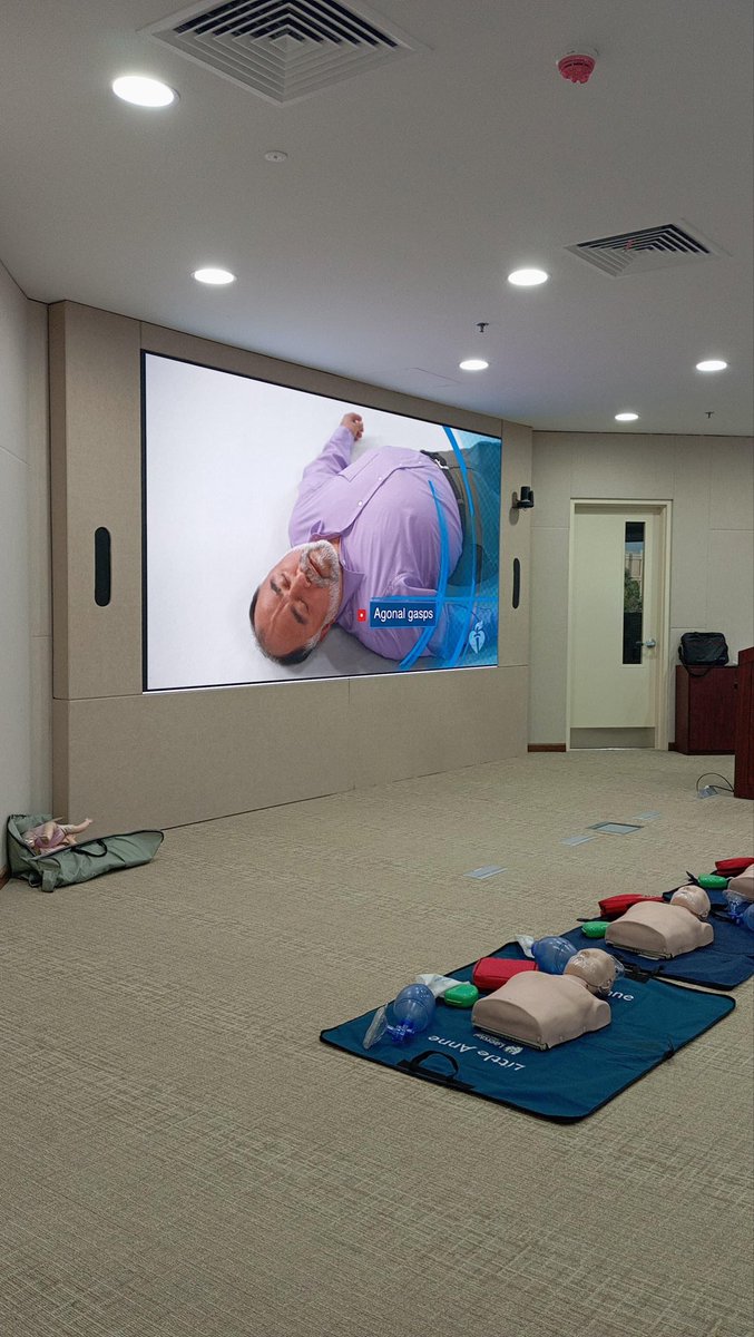 IAUdent's tweet photo. أقامت وحدة التعليم المستمر والتطوير المهني بكلية #طب_الأسنان بالتعاون مع مركز مملكة الاطباء للتدريب ، دورة الأنعاش القلبي الرئوي الأساسي التابعة لجمعية القلب الأمريكية BLS
جزيل الشكر والتقدير للأستاذ أسامة أحمد على جهوده في تقديم للدورة
#جامعة_الإمام_عبدالرحمن_بن_فيصل
#IAUdent https://t.co/ZxfZhHWBCp