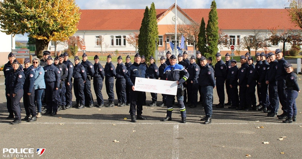 PoliceNat25's tweet image. 🎀#OctobreRose | Pour clôturer ce mois de sensibilisation, les élèves et formateur de l'Académie de police de Montbéliard se sont mobilisés !🤩

🩷200 rondaches vendues
➡️1 600€ reversés au centre de cancérologie de Dijon

Bravo à tous pour cet engagement exemplaire !👏