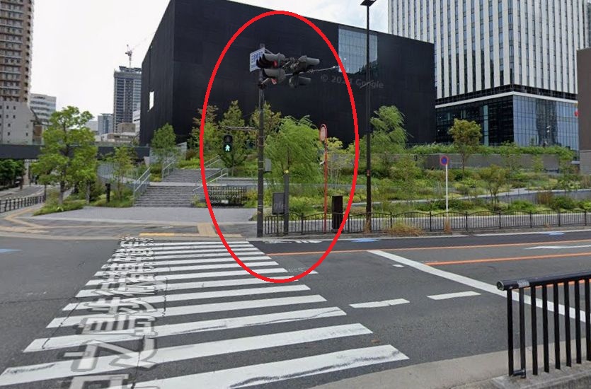 mandoragoraz's tweet image. 信号機が？？？　運転にはご注意！！！（先日の事故です）※詳細はブログを見て頂けるとありがたいです。 mandoragoraz.hatenablog.com/entry/2025/10/… #交通事故 #信号機 #信号機事故 #dmenu #yahooニュース