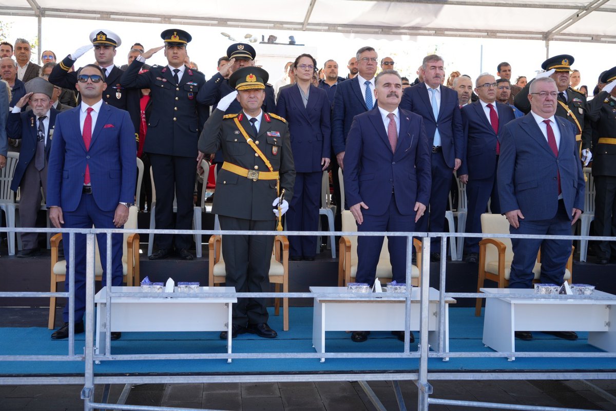 Cumhuriyetimizin ilanının 102. yıl dönümü, ilçemizde büyük bir coşkuyla kutlandı.
Cumhuriyet Bayramımız Kutlu Olsun.. 🇹🇷
balikesir-edremit.gov.tr/cumhuriyetimiz…