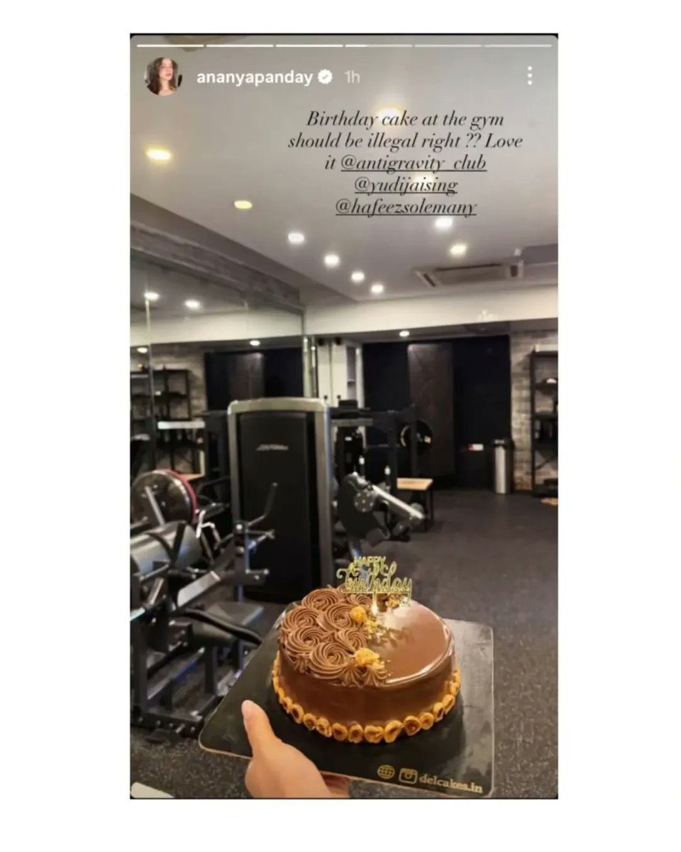 Tellymantra's tweet photo. Ananya Panday rings in her birthday at the gym and shares cake with friends💕

#AnanyaPanday #tellymantra https://t.co/ZBPRjxsc0d