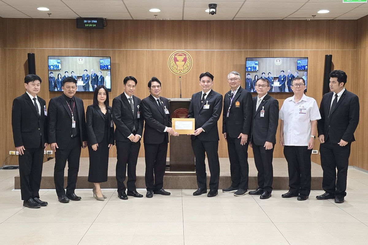 นายคัมภีร์ ดิษฐากรณ์ โฆษก #ประธานสภาผู้แทนราษฎร รับยื่น #ร่างพรบคุ้มครองการปฏิบัติงานของบุคลากรสาธารณสุข พ.ศ. …. จากนายวีระพันธ์ สุวรรณนามัย #สมาชิกวุฒิสภา เพื่อกำหนดมาตรฐานการทำงานและความปลอดภัย #สภาผู้แทนราษฎร #รัฐสภา #ประชุมสภา  youtu.be/6gKSo2yofUQ