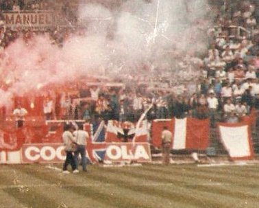 Viudo_CoteRSG's tweet photo. @culturayesenzia Año 89 o 91, era Norte Gijón quién estaba en esa foto junto a UB.
Esa bandera con la cruz de hierro es de Norte Gijón.
Foto1: Antiguo Carlos Tartiere.
Foto2: Molinón 1986 Sporting 1-1 Barcelona. https://t.co/NamXNabvV4