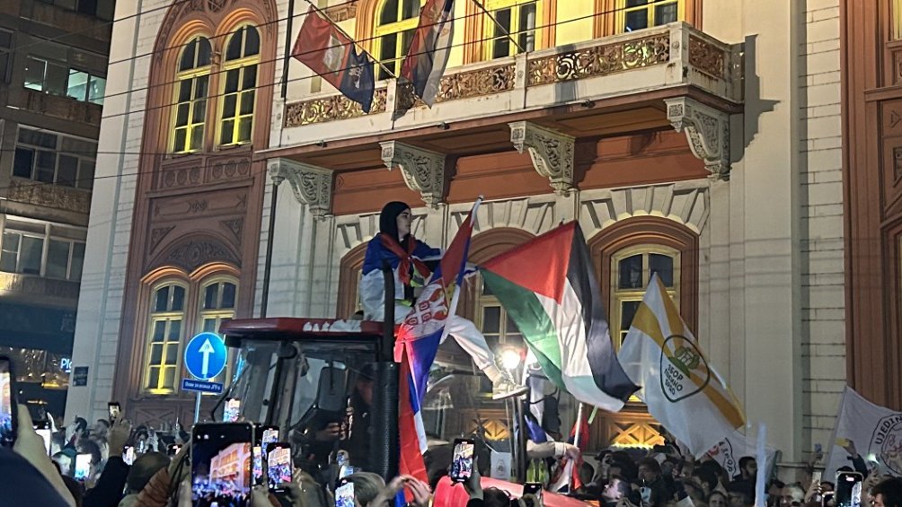 A female student from Novi Pazar, wearing a hijab, entered the centre of Belgrade on a tractor last night— greeted with applause and cheers from thousands of citizens. Historic.