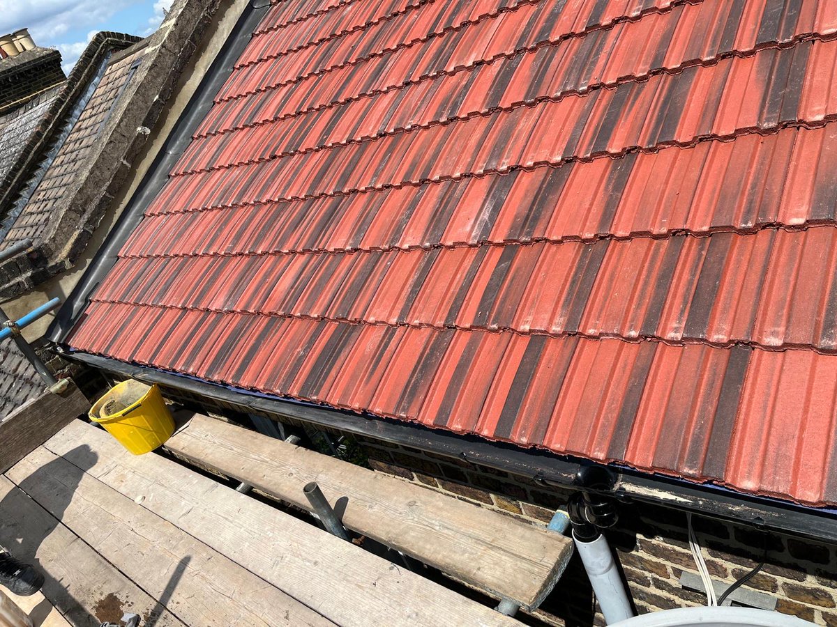 New roof installed using Redland 49 tiles, this was completed in South East London and our client was very pleased with the finished product. #scjroofingsolutions #roofing #bromley #lol #vibes #constriction #roofman #UnitedKingdom #london