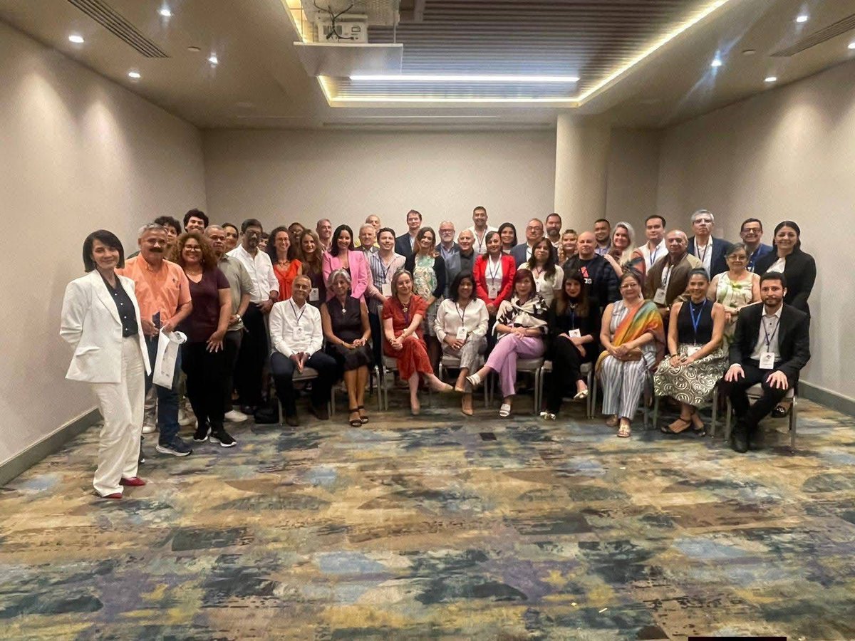 Nieves Hernández tweet media