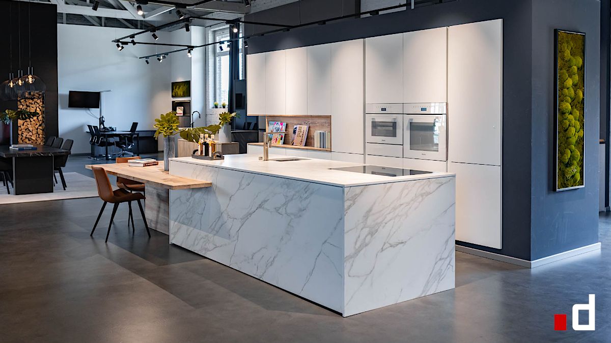 🔥🍽️ Erlebe grifflosen Chic und innovative Technik bei #dassbach Küchen in Berlin! Hochwertige Materialien und klares Design machen auch deine Küche zur Wohlfühloase. Lass‘ dich inspirieren🌟 👉 buff.ly/ZVRIIYF #Traumküche #KüchenstudioBerlin