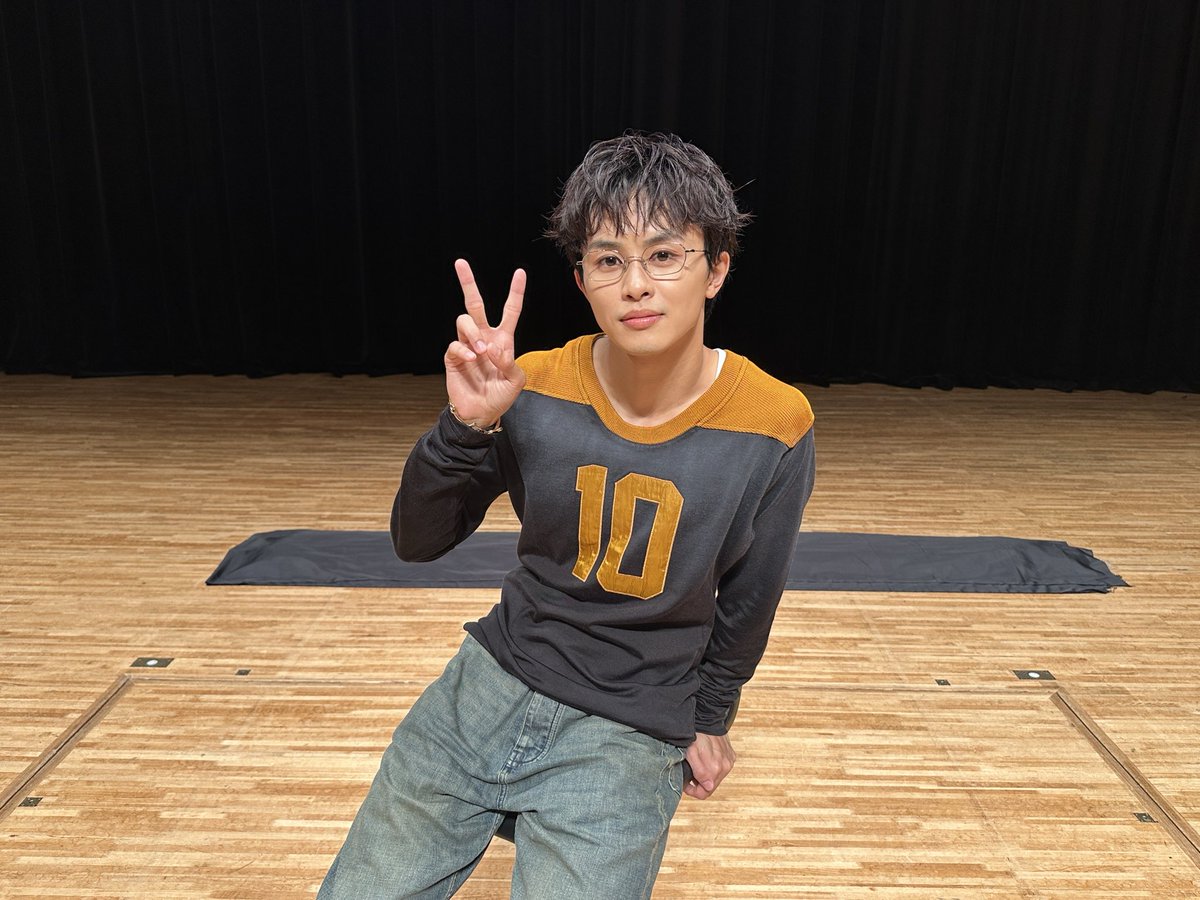 G4a7bwzbcAApx2d.jpg?format=jpg