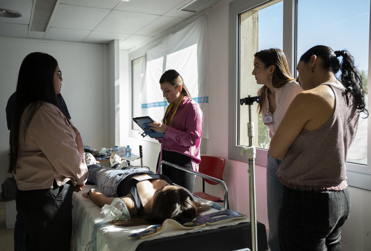 hbellvitge's tweet photo. 🏥Nova edició del curs Advanced Trauma Life Suport (ATLS) per millorar l’atenció al pacient politraumàtic quan arriba a Urgències. 
En aquesta edició, el curs ha comptat amb els instructors locals dels serveis d’Anestesiologia i Reanimació, Cirurgia General i Digestiva, Cirurgia Ortopèdica i Traumatologia, i de l'equip d'infermeria de l'àrea quirúrgica👌
ℹ️ https://t.co/dxbQ7I7Zb4
#SocialmentResponsables #ATLS #EquipHUB