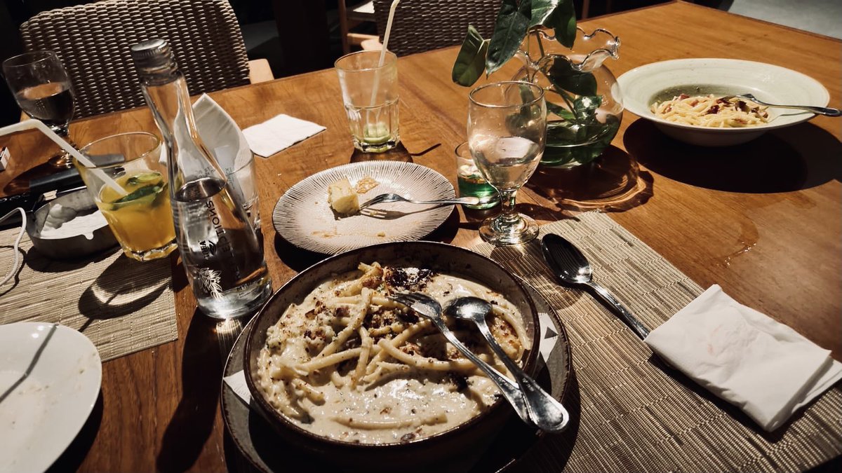 cloudyseaan's tweet photo. fine dining 🥂
#makassar #plataran https://t.co/hC7O58MLC1