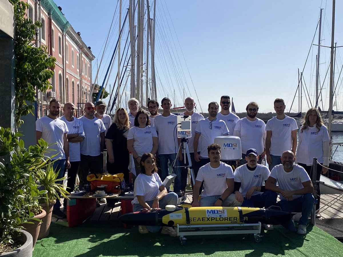 Uniparthenope's tweet photo. Prove in mare dei prototipi di veicoli autonomi marini, di superficie e subacquei sviluppati nell’ambito del centro Nazionale di Mobilità Sostenibile (CNMOST) finanziato mediante i fondi PNRR ed ospitate dall’Università Parthenope. https://t.co/ZwmzwEFNwK