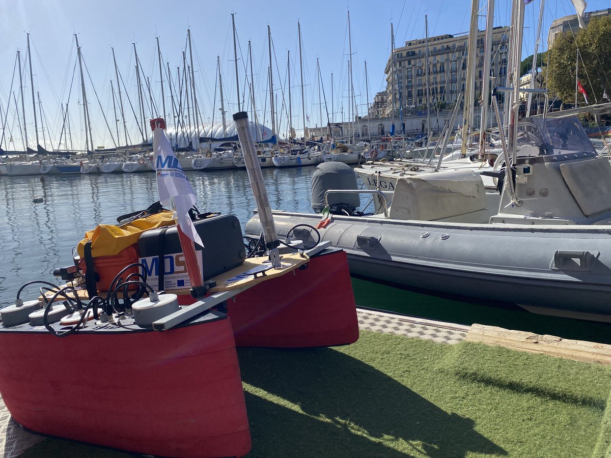 Uniparthenope's tweet photo. Prove in mare dei prototipi di veicoli autonomi marini, di superficie e subacquei sviluppati nell’ambito del centro Nazionale di Mobilità Sostenibile (CNMOST) finanziato mediante i fondi PNRR ed ospitate dall’Università Parthenope. https://t.co/ZwmzwEFNwK