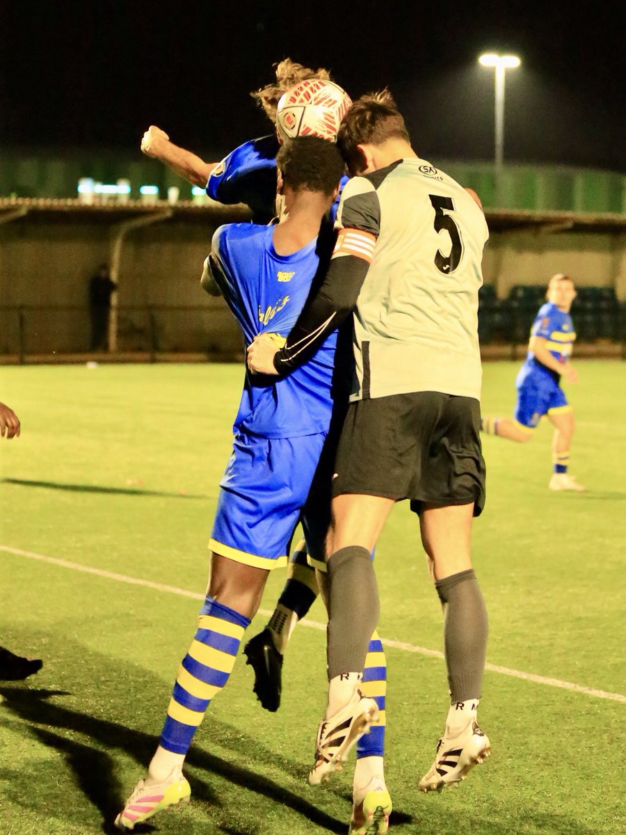 Under the lights with the ‘Bridge Boys’ last night, as it was a trip up the A13 to Barking, the current home of Romford FC. It was a cup game for ⁦<a href="/HullbridgeFC/">Hullbridge Sports FC</a>⁩ and a break from the league.

#nonleaguefootball
