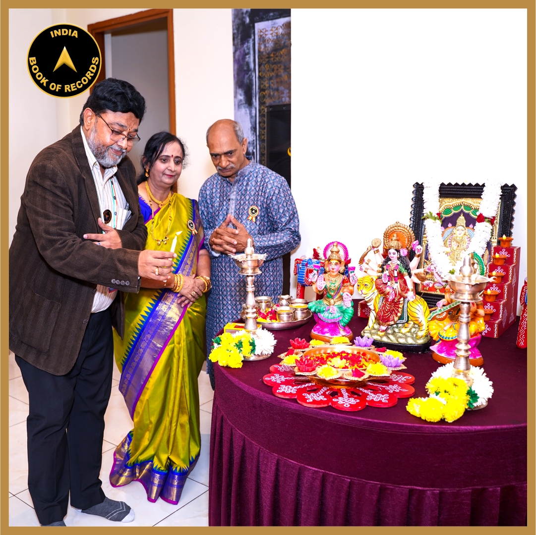 indiabookrecord's tweet photo. Manjula Madan of Bengaluru, along with her spouse Madan Kumar B.A., has proudly marked their names in the India Book of Records for the maximum thematic display of dolls by a duo, celebrating the essence of Indian heritage and modern life.

#IBR #SaanviBombeMane2025 #DollDisplay https://t.co/JY8ttCHMIm
