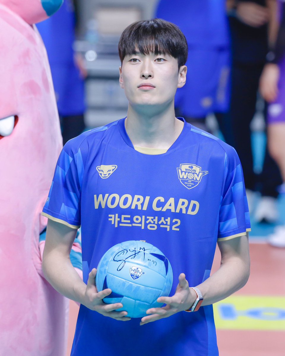 ihon1y's tweet photo. 많이 예뽀해 주세요 .. 🫳🫳🫳🫳

#우���카드우리won #손유민 https://t.co/AckO06e3i0
