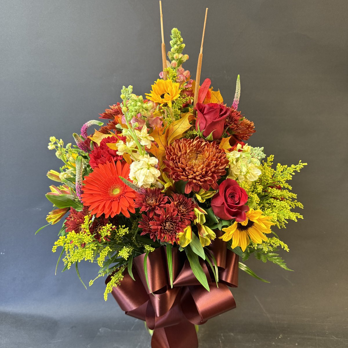 SteinFlorist's tweet photo. We love fall flowers!
.
.
#steinflorist #steinyourflorist #flowers #florist #flowershop #floristry #shopsmall #shoplocal #smallbusiness #phillyflorist #philadelphiaflorist #NJflorist #fallflowers #autumn #fall #autumnflowers #autumnblooms https://t.co/jzGMcsTnVq