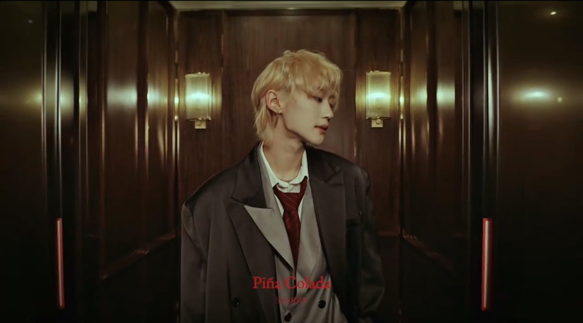 2012mycr0275's tweet image. PiñaColadaの質感好きすぎてやばい
一本の映画だ………………

 #Hezhongxing #PiñaColada #허중싱　#ホージョンシン