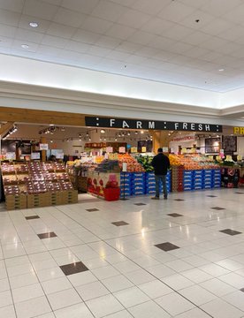 tuti1990_tuti's tweet image. Walking through the store like it’s a runway… but in sweatpants and Crocs 😂 #RealStyle