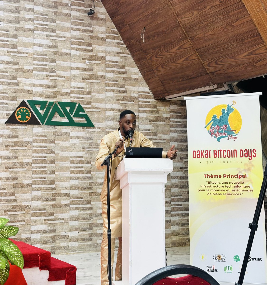 Les <a href="/dakarbtcdays/">Dakar Bitcoin Days</a> , c’est à partir de maintenant et là vous avez <a href="/nourou4them/">Nourou</a> , membre organisateur qui nous introduit avec une histoire rétrospective sur l’équipe , la vision et les plans. 

We go 🚀