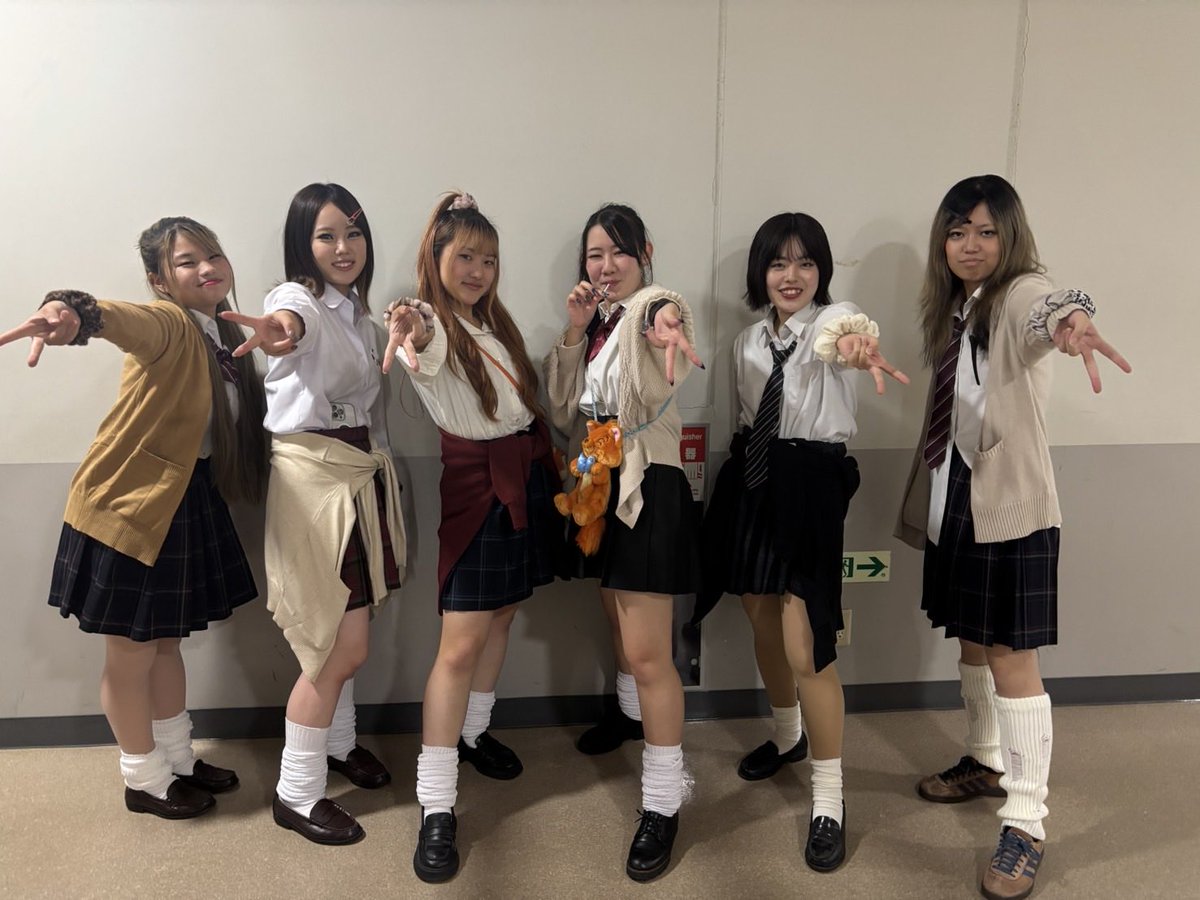 faR_out_vox's tweet photo. ✦ .⋆┈┈┈┈┈┈┈┈┈┈┈┈┈┈┈⋆

　　　　　　«おしらせ»
私たち𝑓aR-outは外大祭にて、正式に本物の"ギャル"バンになったことを報告させていただきます。今後とも応援よろしくお願いいたします。

#VoxChord #関西外大

⋆┈┈┈┈┈┈┈┈┈┈┈┈┈┈┈⋆. ✦ https://t.co/UfTM2pV9wV