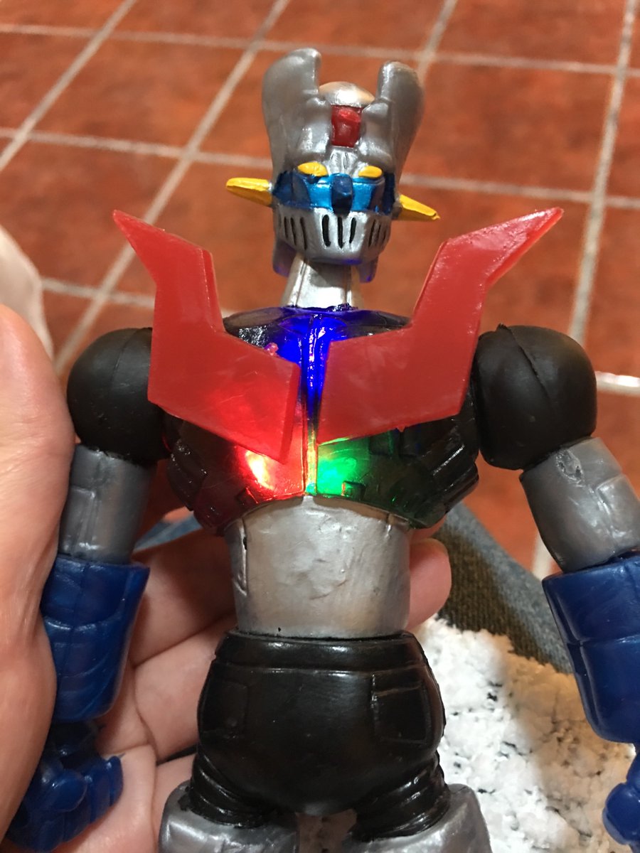 When I went to Mexico back in 2020, I saw a stall that was selling bootleg anime toys and they had this. I was visibly happy. 😂