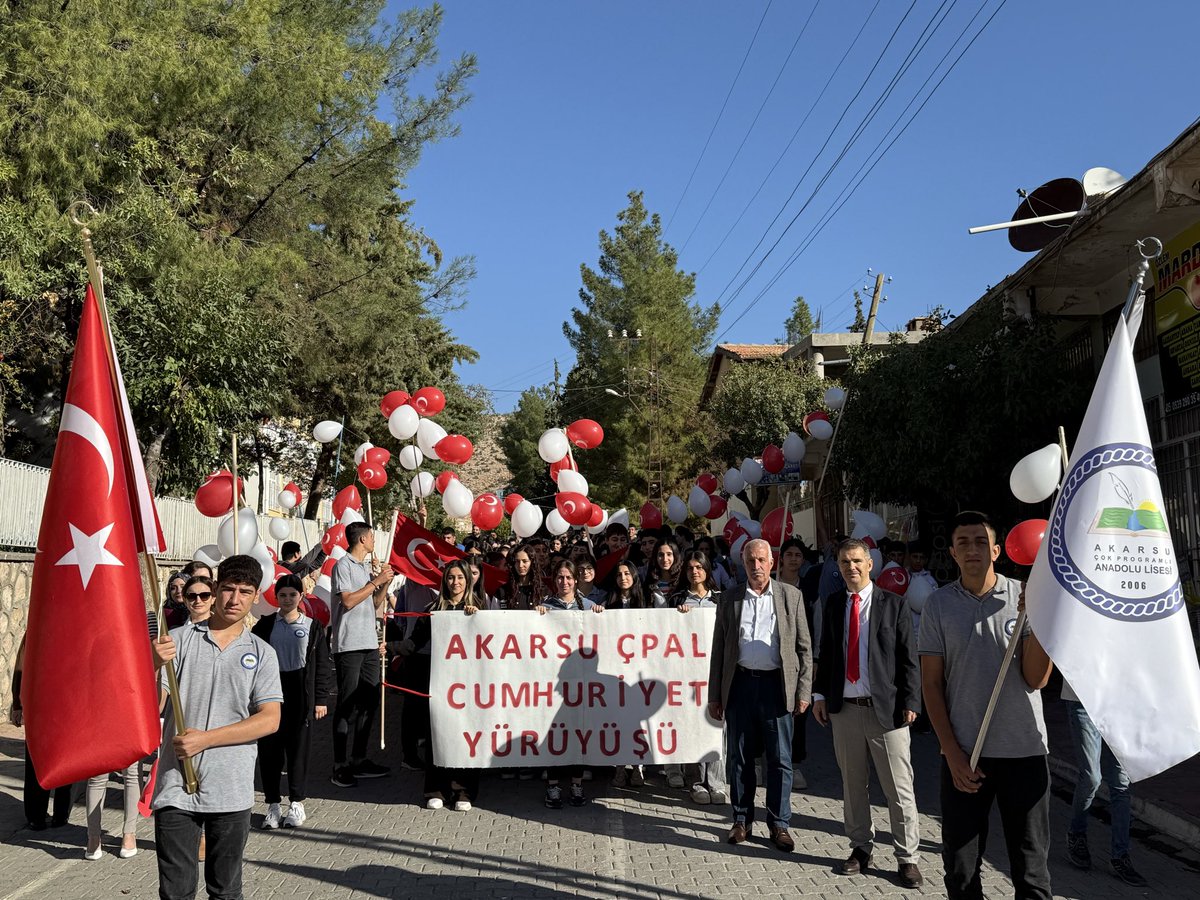 Akarsucpal's tweet photo. Cumhuriyetimizin 102. Yılını büyük bir coşkuyla kutluyoruz. 
#29EkimCumhuriyetBayramı' mızı düzenlediğimiz “Cumhuriyet Yürüyüşü” ile kutladık. Emeği geçen öğrenci ve öğretmenlerimize teşekkür ediyoruz.
@Yusuf__Tekin 
@mardinilmem
 @ali_eyyupkoca
@Nsy_Kaymakamlik 
@nusaybin_mem https://t.co/5oxd8hXsT5