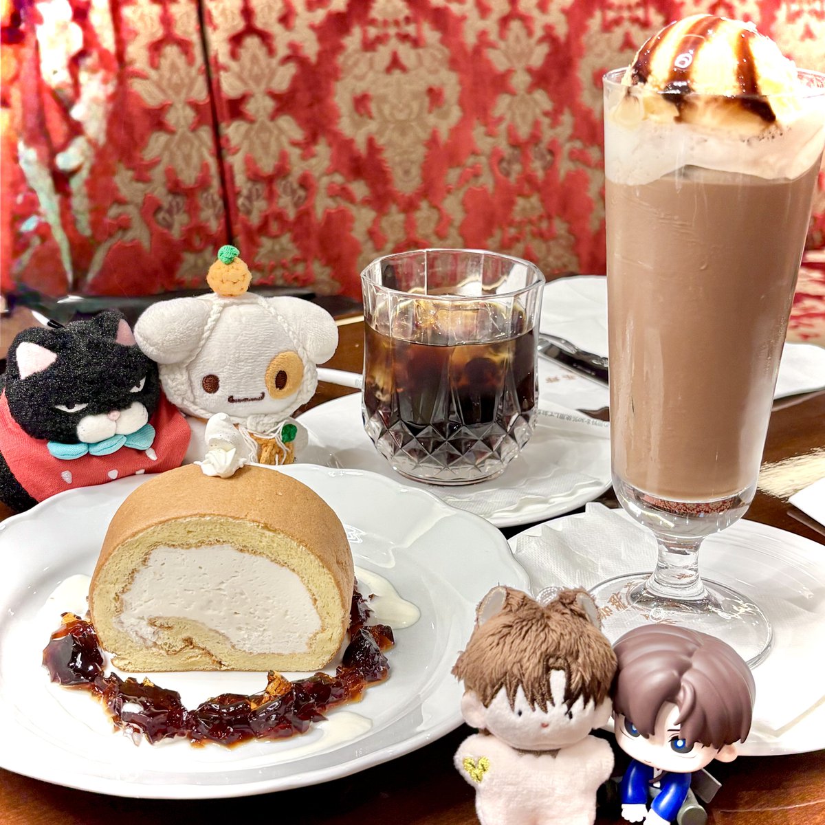 킷사텐 ☕️🍰 길 가다가 자리 많아보이길래 들어왔는데 분위기도 좋고 넘 맛있었음!! 😊😊