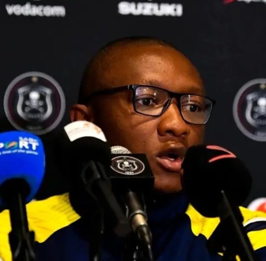 YELL0MAN's tweet photo. ๐ณSt Eloi Lupopo coach Guy Bukasa:
"Give us Mamelodi Sundownsย in the same group we're not scared of them"
#Sundowns #CAFCL #CAFCLDraw https://t.co/oS6xjp3krB