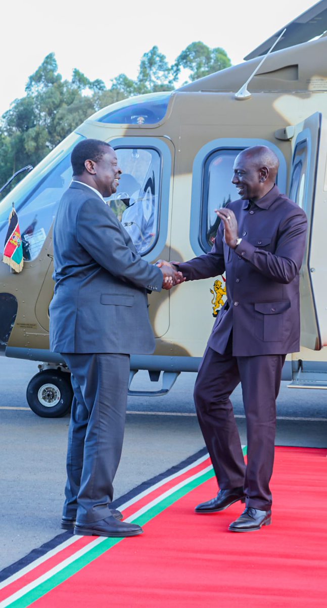 BiancaNaom1's tweet photo. President William Ruto embarks on 3-day development tour of the voter rich western Kenya. The president is expected to launch and commission several projects and later hold a meeting with western leaders led by Omwami Mudavadi. Ruto In Western Kenya. #MulembeForUnity https://t.co/2eEwH2amfc
