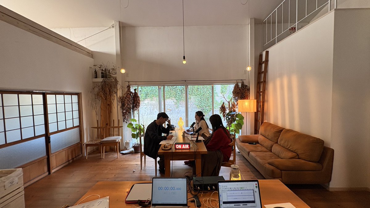 iamsho2002's tweet image. カフェゼミラジオin香川三豊 #melc2025
今日はこんな空間で収録します！