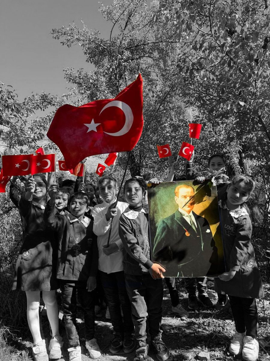 “CUMHURİYET BİLHASSA KİMSESİZLERİN KİMSESİDİR!”
29 Ekim Cumhuriyet Bayramımız Kutlu Olsun. 🇹🇷🇹🇷 🇹🇷 
#ilelebetcumhuriyet 
#cumhuriyetfazilettir 
#29ekim1923