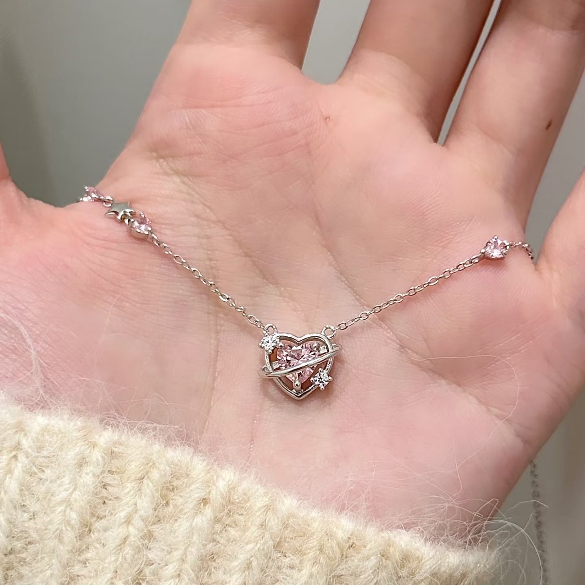 cutieheartt_'s tweet photo. สร้อยคอจี้หัวใจสีชมพู ล้อมดาว สวยมากก 💫💗
ใส่แล้วผิวผ่องมาก เงินแท้ s925 มีกล่องใส่ด้วยย
ราคา 129.- เอาเป็นของขวัญได้เลยย (มัดจำ 50฿) https://t.co/w52ofmG3P5