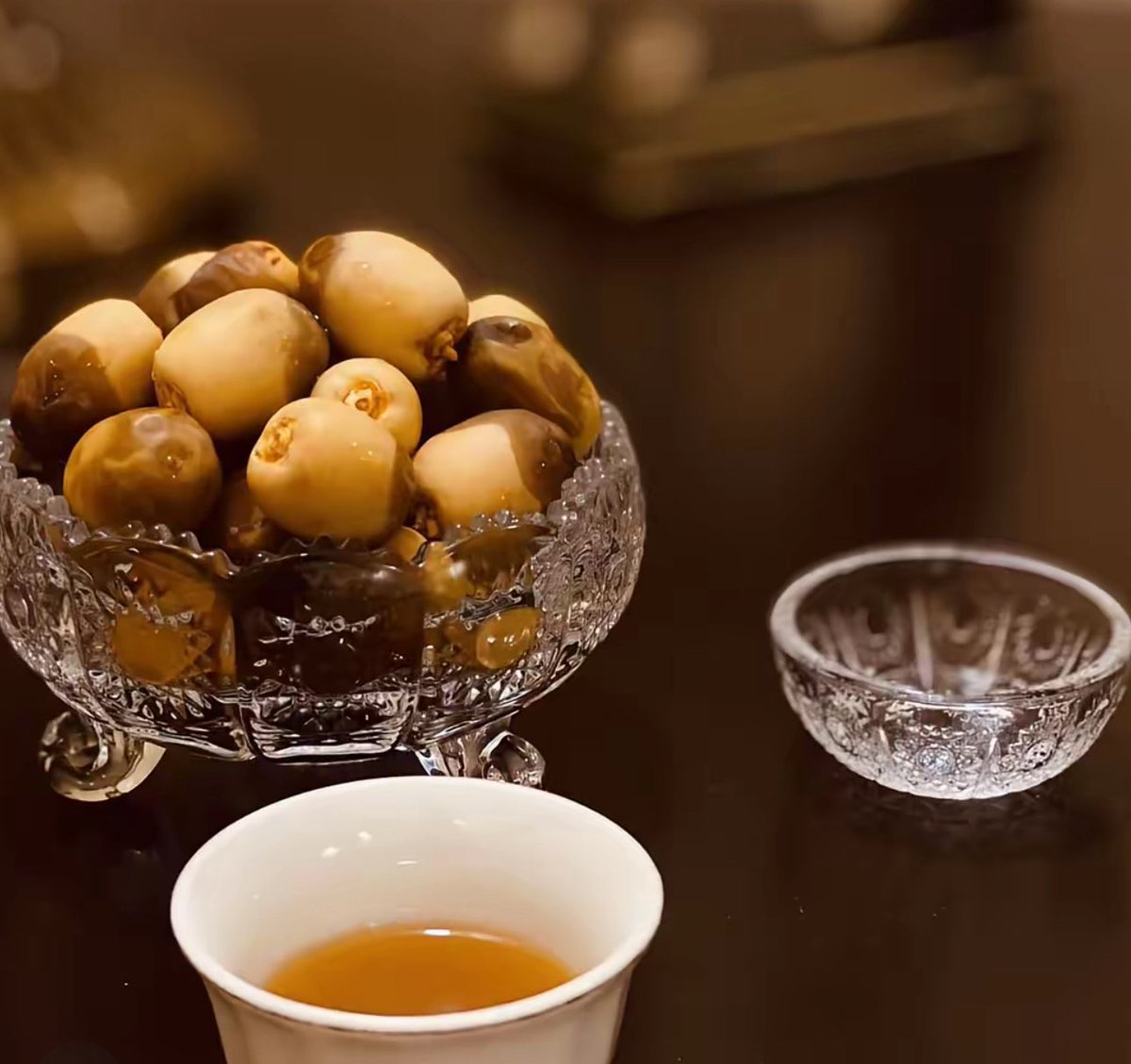 #صباح_الرضا :

صباحكم أبوابٌ مفتوحة 
و دعواتٌ مستجابة
 وعطايا غير منقوصة بإذن الله ،
ما أجمل أن تقول في هذا الصباح:
يا مالك الملك 
وكلتك أمري 
واستودعتك همي 
فبشرني بما يفتح مداخل السعادة إلى قلبي 
اللهم إني استودعك نفسي وأهلي وأحبتي 
فاحفظهم لي #يارب ..