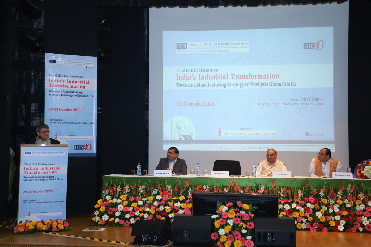 Suman Bery, Vice-Chairman, <a href="/NITIAayog/">NITI Aayog</a> outlined next phase reforms on supply dev, standards &amp; skill eco-systems enabling MSMEs to scale up &amp; integrate into GPNs and transition to tech-led and climate-responsible industrial development. <a href="/nageshkum/">Nagesh Kumar, PhD</a> #3rdISIDNC