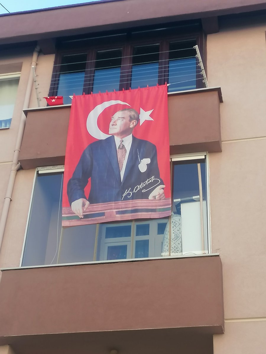 SELAM OLSUN MAREŞAL GAZİ MUSTAFA KEMAL ATATÜRK ÜN YOLUNDAN YÜRÜYEN ASKERLERE
NE MUTLU TÜRK'ÜM DİYENE 🇹🇷🇹🇷🇹🇷