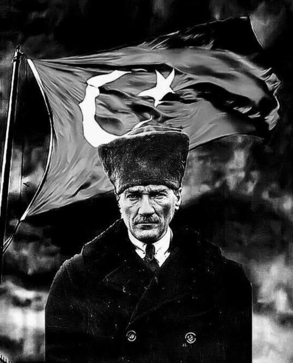 isk_sergen's tweet photo. Ulu Önder gazi Mustafa Kemal Atatürk ve 
kahraman silah arkadaşlarına minnetle…

 #29ekim Cumhuriyetimizin 102.yılı kutlu olsun!🇹🇷 https://t.co/Czdt3dcQXb
