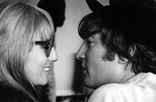John Lennon and Cynthia Lennon at Kenwood (1965)

 📸 by Henry Grossman