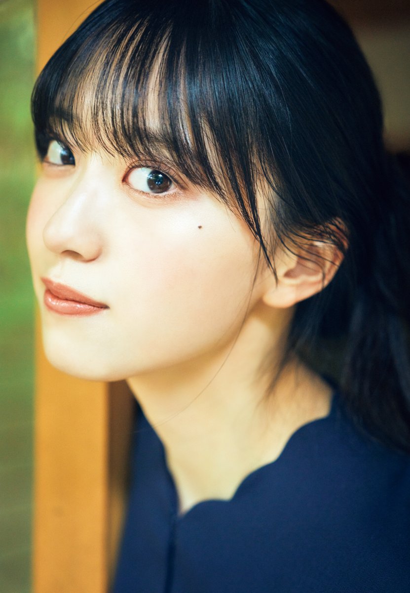 櫻坂46の21歳”新センター”村井優 大きな瞳に惹かれる美麗グラビア