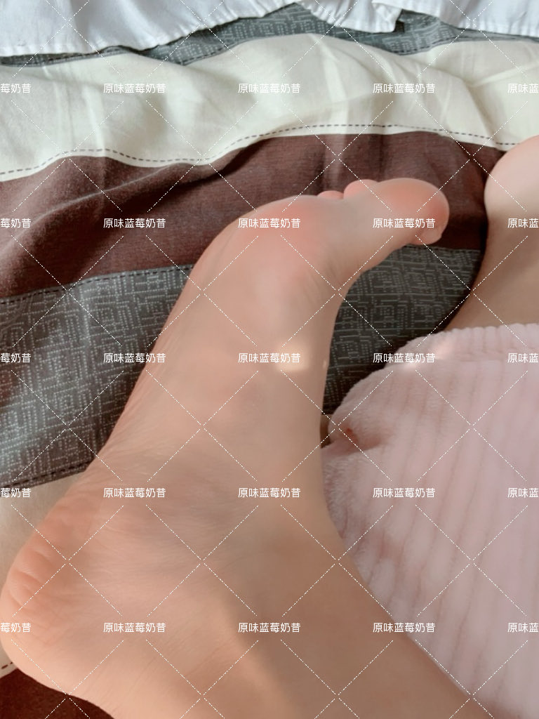 贱狗！你主人的脚🦶🏻能穿重口袜子