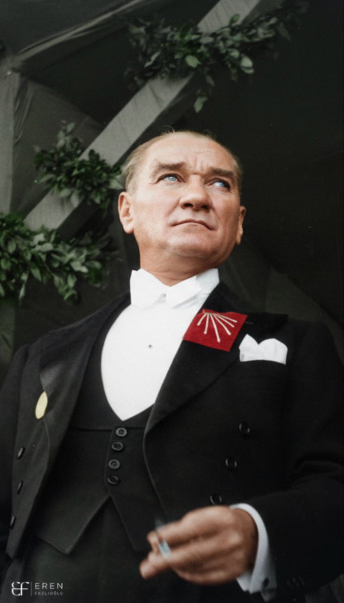 Dün de, bugün de, yarın da, daima 
Cumhuriyet’in ışığın da, senin gölgen de, izindeyiz ATA’m 🫡 Türkiye Cumhuriyeti 102 yaşında, doğum günün kutlu olsun Türkiye’m…🇹🇷 #NeMutluTürkümDiyene #29EkimCumhuriyetBayramımızKutluOlsun