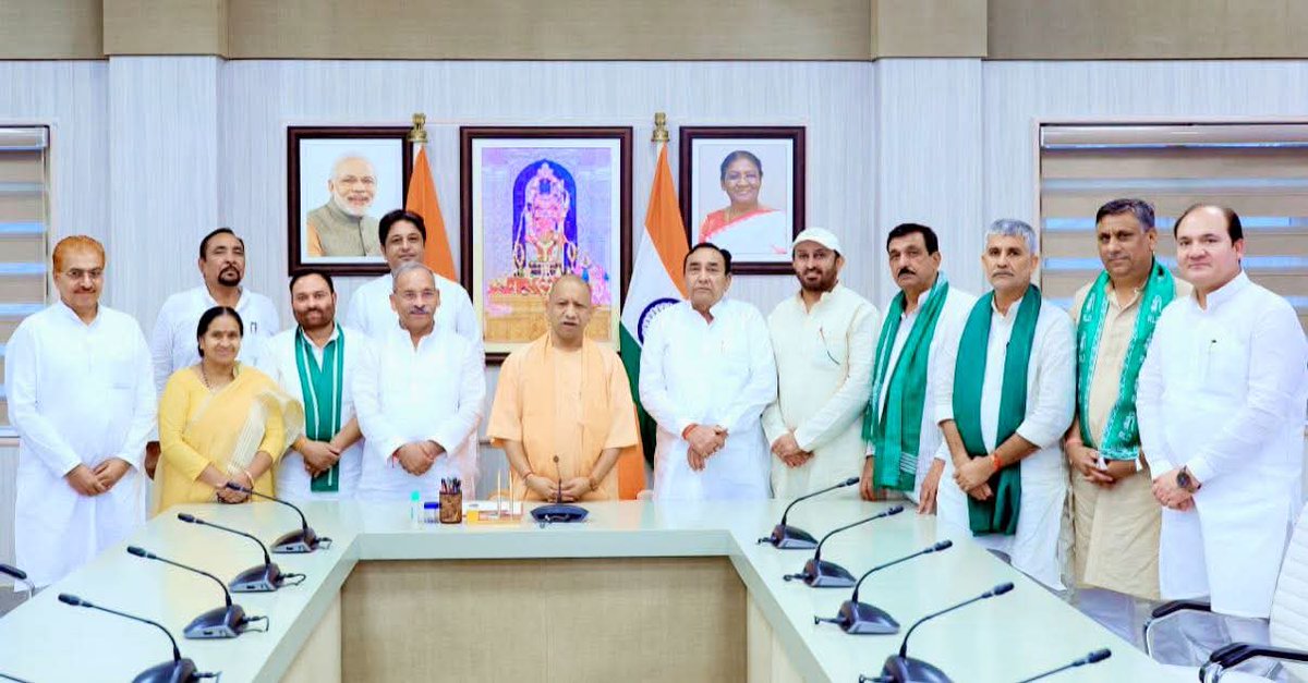 #गन्ना_किसान_का_सम्मान 
उत्तर प्रदेश सरकार ने गन्ने के भाव में 30 रुपए क्विंटल की बढ़ोतरी कर गन्ने का भाव 400 रुपए प्रति क्विंटल किया।
 उत्तर प्रदेश की एनडीए सरकार तथा उत्तर प्रदेश के मुख्यमंत्री माननीय MYogiAdityanath  जी और केंद्रीय मंत्री आदरणीय चौधरी Jayant Singh  जी का
