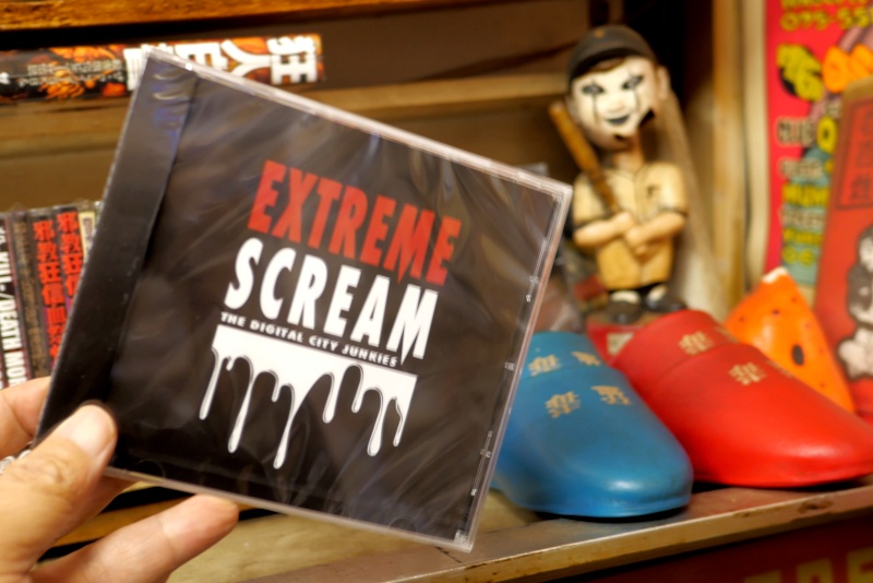 殺害塩化ビニールの久々の新譜CD the Digital City Junkies「extreme scream」をかけてフジヤマ本日(10/29)営業中です。