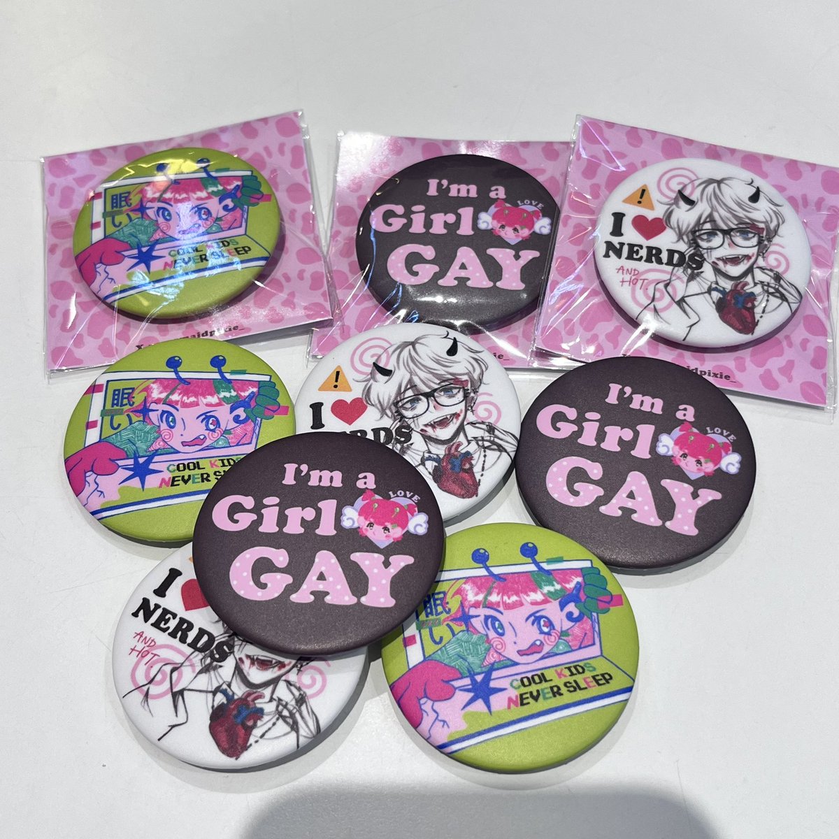 รอบนี้มีของไปวางไม่เยอะคับ😔😔😔บูธ m26 วันอาทิตย์เท่าน้านนน #ca10