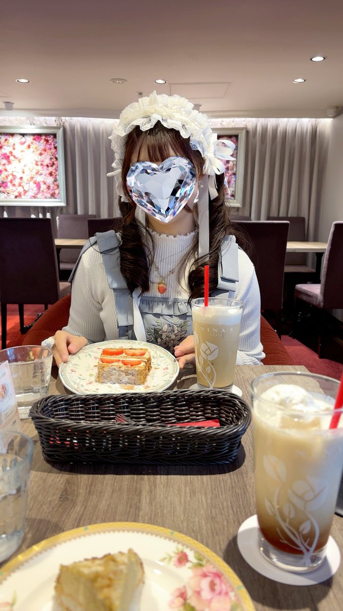 未実さん<a href="/mi_uparupa/">未実</a> とサクッとロリデ💗ニナスでケーキいただきました🤤
時間があっという間だったー！
イノワさんの良さを教えていただきました😆🤍
ロリィタデビューして間もない頃に買った星箱さんのジャスミンJSKをやっとおろせてハピネスッ🌷