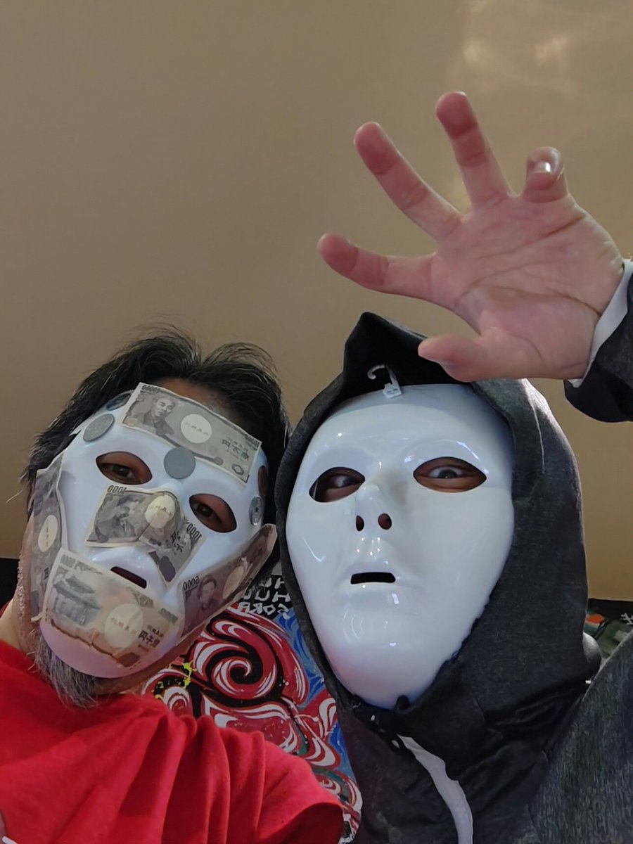 uunyan525's tweet image. 先程の…
左は　「ルパン三世」
右は　“通貨(紙幣や硬貨)”で“仮装”して…これが本当の「仮想通貨」…な〜〜〜んちゃって🤭
#aoco
#うらら
#せあ
#このは