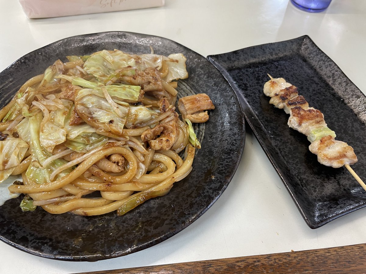 wowALFwow's tweet photo. #金沢競馬場
色々あって金沢競馬場に行ってきたよ！
なんかクジ引いたら名物セットが当たった！幸先いいね！コレだけで負けてもプラスで済んだ気がするよ！

ここで色々食ってみたんだけど、ホルモンうどんが特に美味しかった！あとたこ焼きが安くて良かったよ！

収支はともかく楽しかったよ！ https://t.co/DHo20uqVH9