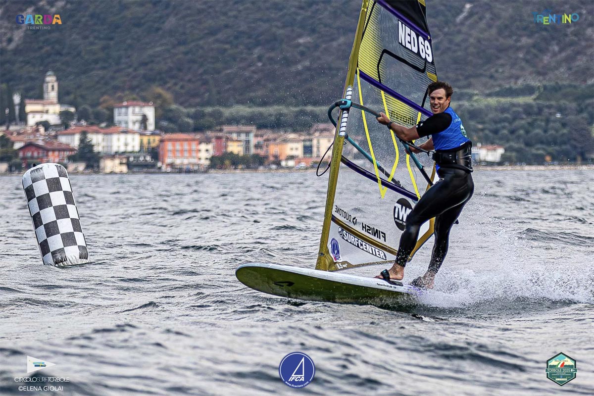 WJTweets's tweet image. 🇫🇷 Une belle épreuve à Torbole
 
Plus d’infos sur Windsurfjournal.com 👉 tinyurl.com/5xhtxk3w
- - -
🇬🇧 A great event in Torbole
 
More on  👉 tinyurl.com/kvp7n8ny

#IFCAFinFoilSlalomEuropeans #Torbole #JustineLemeteyer #JohanSøe #JordyVonk