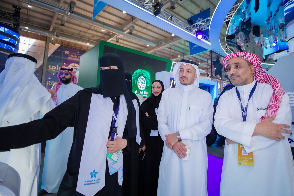 في اليوم الثالث من #ملتقى_الصحة_العالمي 2025، يُواصل تجمع #حفر_الباطن_الصحي تقديم مبادراته ومشاريعه المتميزة، معززًا دوره في تطوير الخدمات الصحية والارتقاء بجودة الرعاية المقدمة للمجتمع. 
نسعى بثبات نحو مستقبل صحي مبتكر ومستدام.

#استثمر_في_الصحة  
#بكم_نتميز