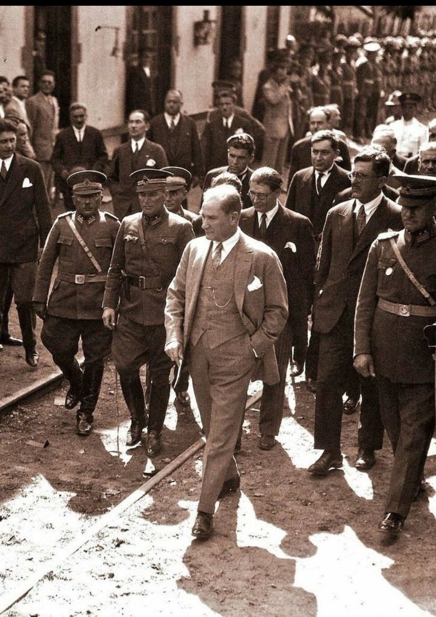 refikbayram1's tweet photo. Türk .ileti için gerçek lider ve gerçek bir yol gösterici, açtığın çağdaş medeniyetin kilometre taşlarından olan Cumhuriyet bayramımız kutlu olsun. https://t.co/cpqwVRg0Wt