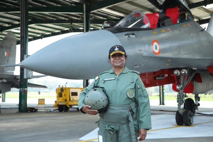 Socialpost_Ente's tweet photo. Honorable President of India Droupadi Murmu ji on her visit to Ambala..!
The first President of India to fly in IAFโs most advanced fighter aircraft!
#DroupadiMurmu #PresidentofIndia #Jamaica #Rafayel #Modi #socialposttv #socialpostentertainment https://t.co/InNVdMLynI
